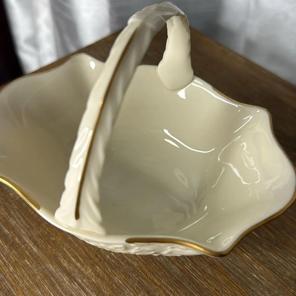 Lenox Sans Souci Collection Porcelain 24K Gold Trim Embossed Small Oval Basket